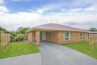 All Inn Strahan Holiday Units Exterior photo